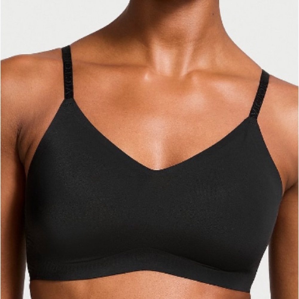 Victoria Secret’s Lightly Lightly Wireless Comfort Bra: M Black